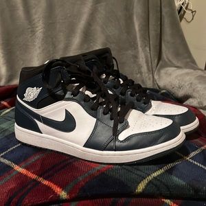 Jordan 1 mid armory navy